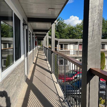 Chalet Inn Kitimat Zewnętrze zdjęcie