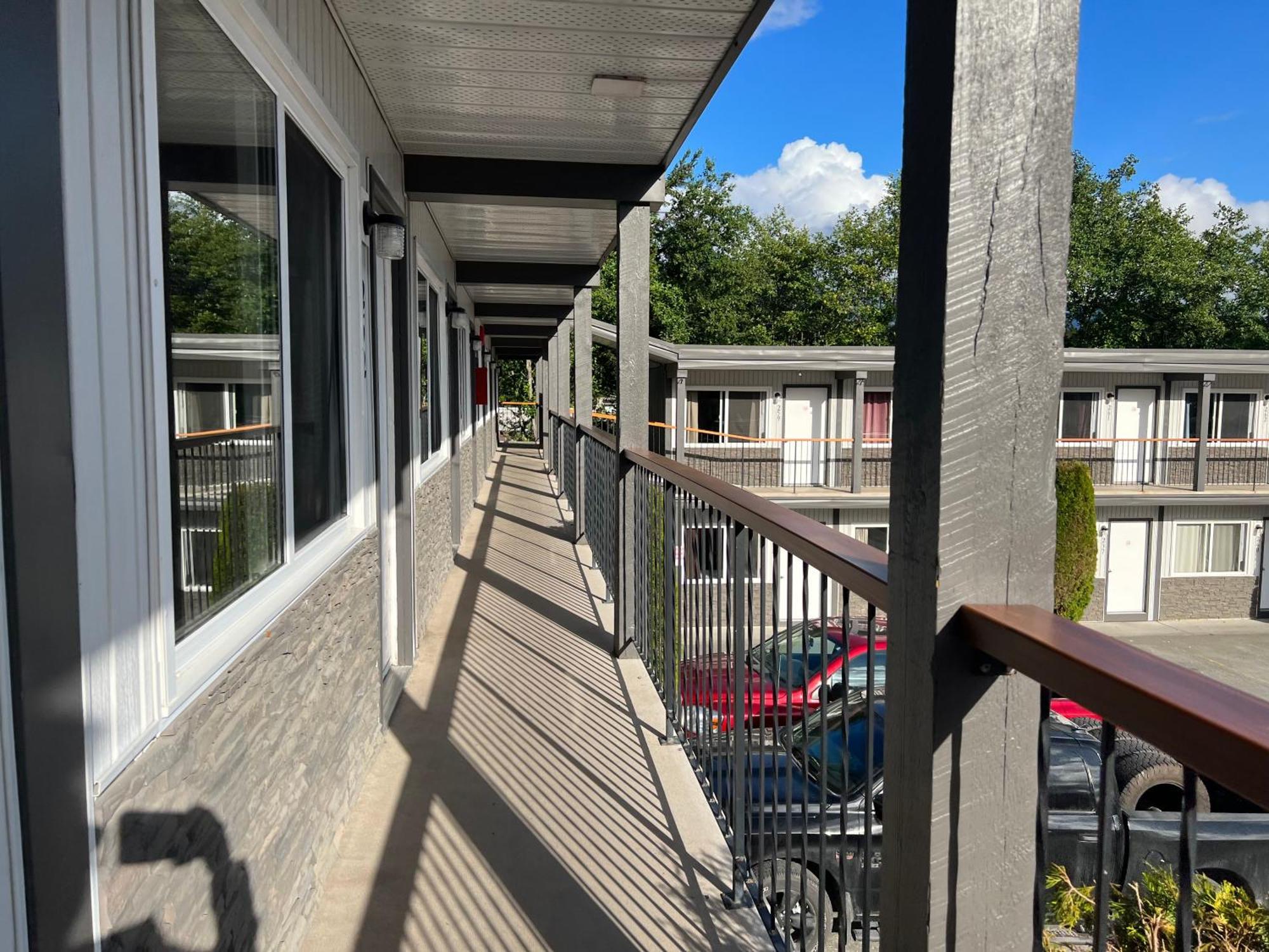 Chalet Inn Kitimat Zewnętrze zdjęcie