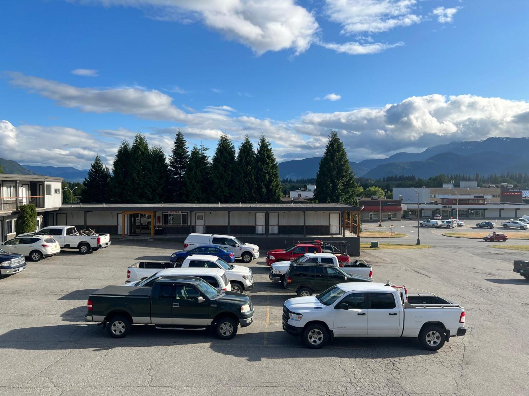 Chalet Inn Kitimat Zewnętrze zdjęcie