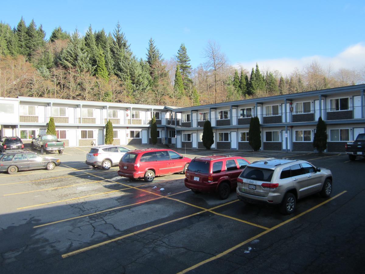 Chalet Inn Kitimat Zewnętrze zdjęcie