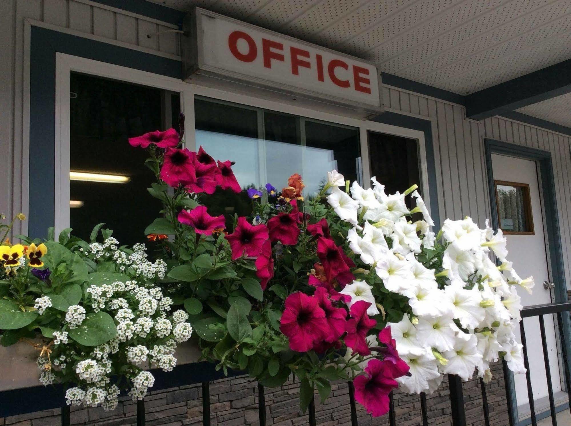Chalet Inn Kitimat Zewnętrze zdjęcie