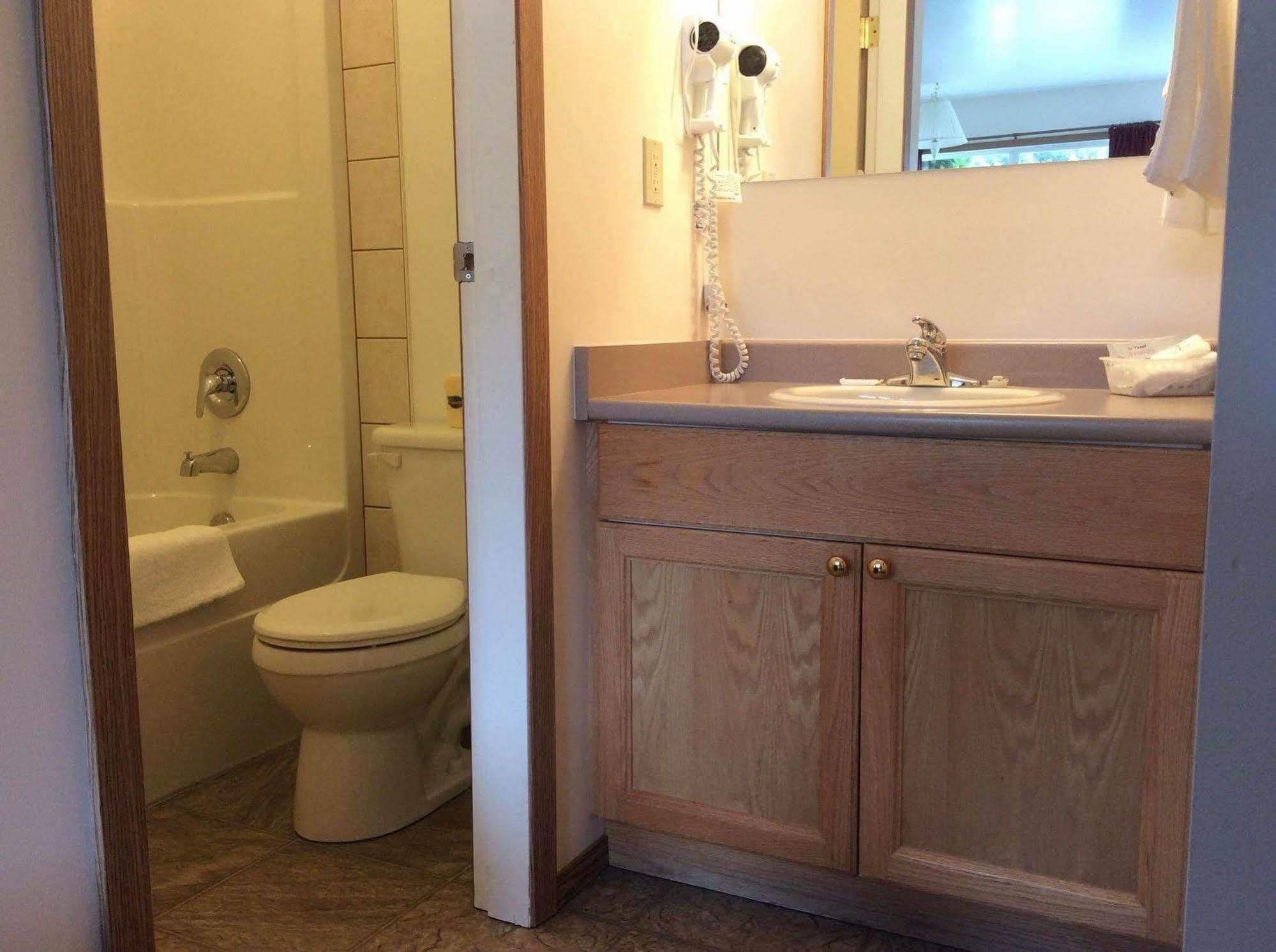 Chalet Inn Kitimat Zewnętrze zdjęcie