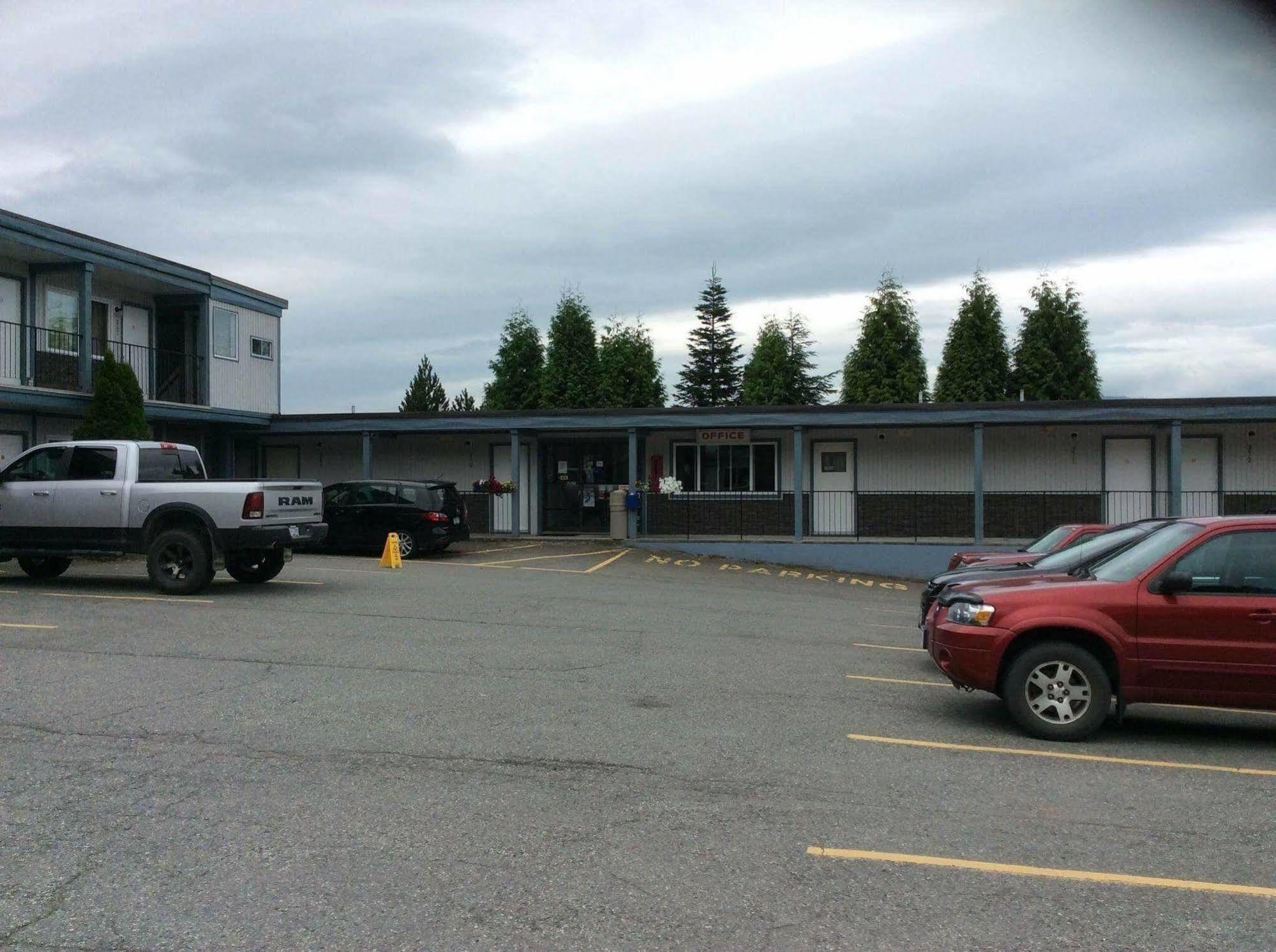 Chalet Inn Kitimat Zewnętrze zdjęcie
