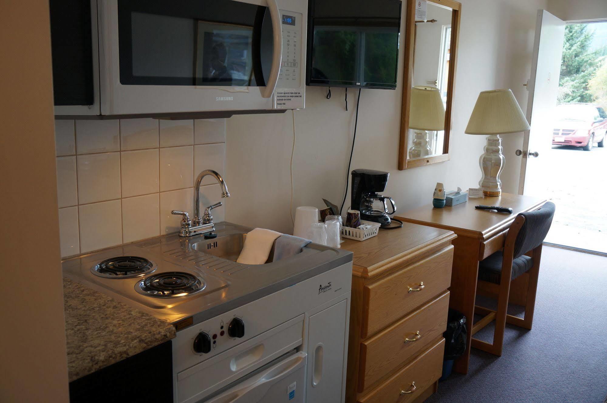 Chalet Inn Kitimat Zewnętrze zdjęcie